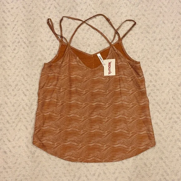 RVCA Strappy Cami Tank Top NEW Womens XS Camel Tan Ripple Wavy Lines Summer Gift - Picture 1 of 8